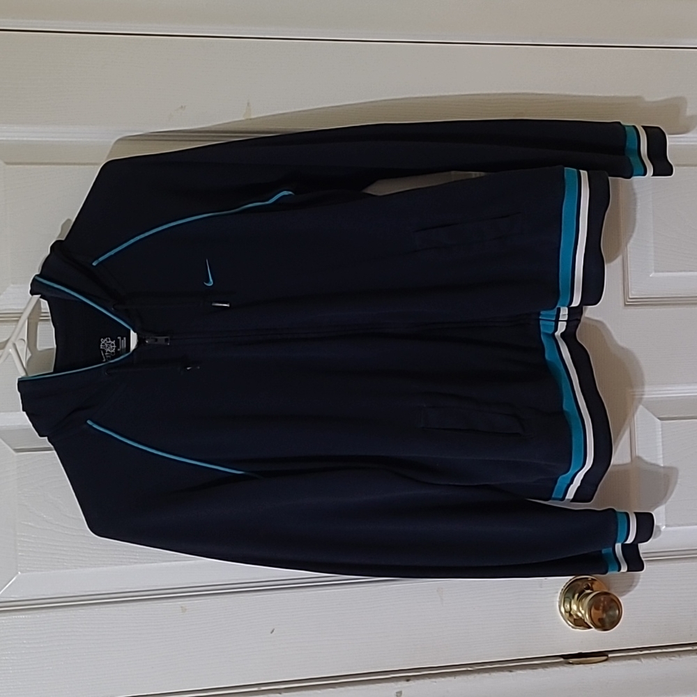 Nike Large navy hooded sweatshirt with zip front & side pockets.